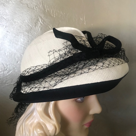 SPLENDID 1930s\' OFF-WHITE COLORED HAT WITH CREASED CROWN, SQUARED OFF FRONT BRIM main image 6